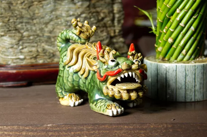 Фігурка зеленого китайського дракона