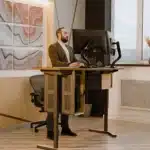 Робота стоячи