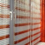 Цветные жалюзи для пластиковых окон