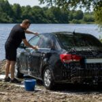 Миття авто біля річки