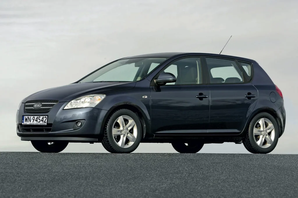  Kia cee'd першого покоління (2006–2012)